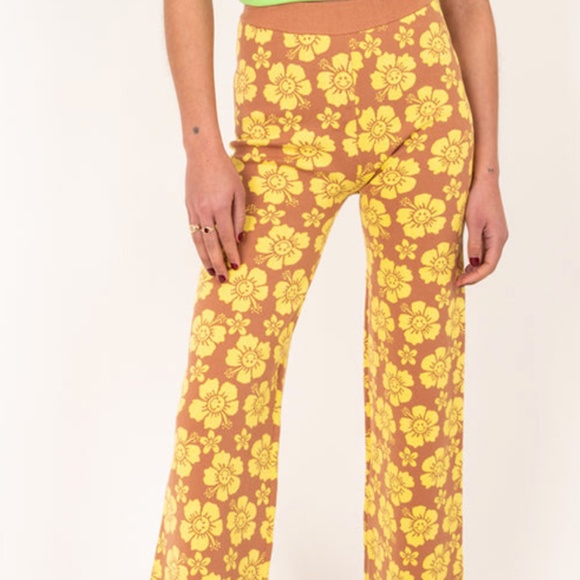 Holiday The Label Knit Pants - smiley face flower - Picture 1 of 5